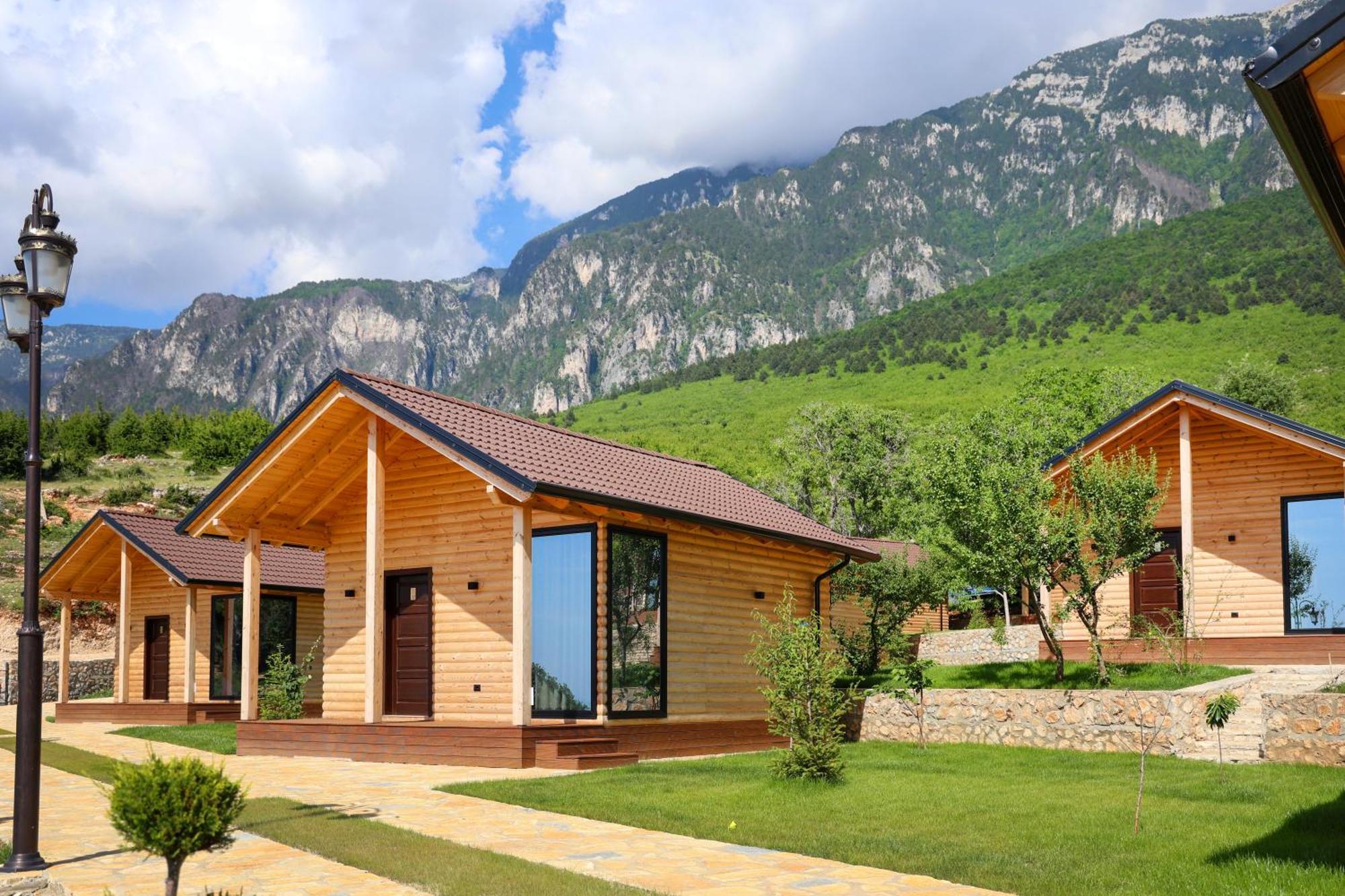 Bujtina Kapinova Hotel Berat Exterior photo